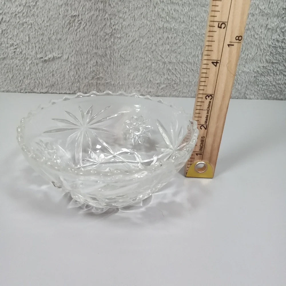 Vintage Clear Cut Glass Starburst Floral Bowl Scalloped Rim 5.5 Inch Candy Dish‎